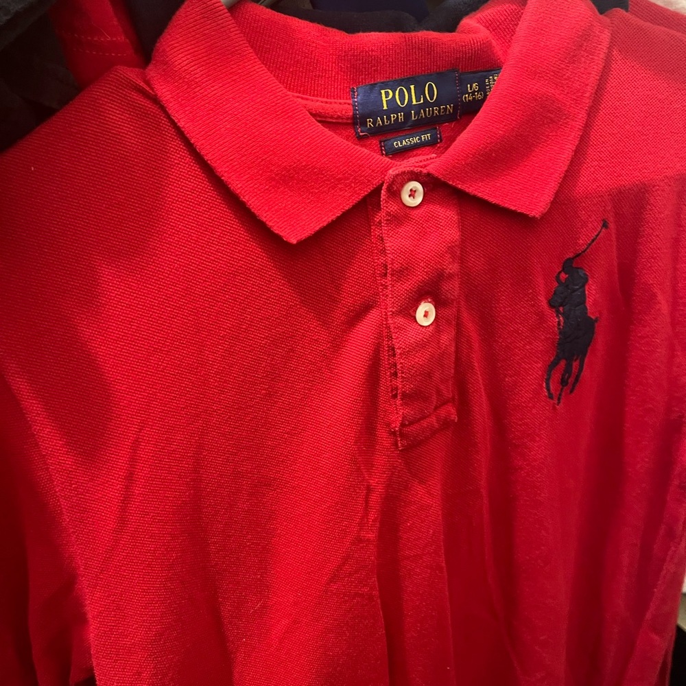 Red collard polo